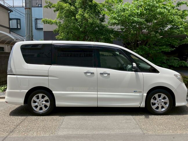 右側がスライドドアになりますので、お子様のいるご家族にはおすすめです。